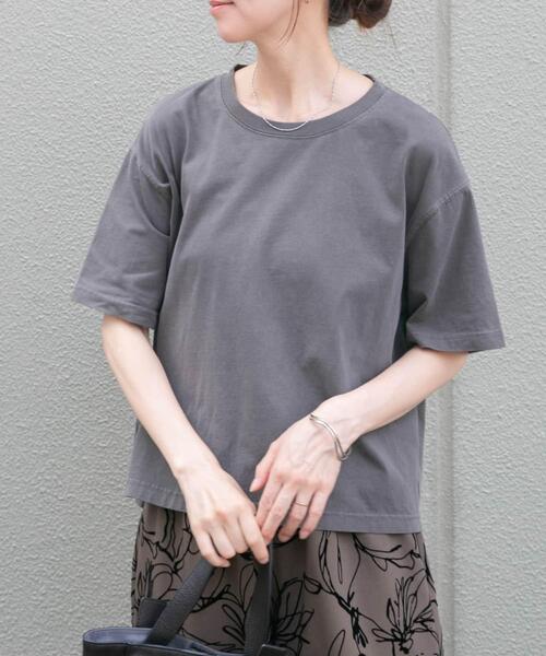 ITEMS URBANRESEARCH(アイテムズ アーバンリサーチ)の「ピグメント半袖Tシャツ(Tシャツ/カットソー・レディース・ブルー/チャコールグレー/ベージュ・FREE)」の4枚目の写真