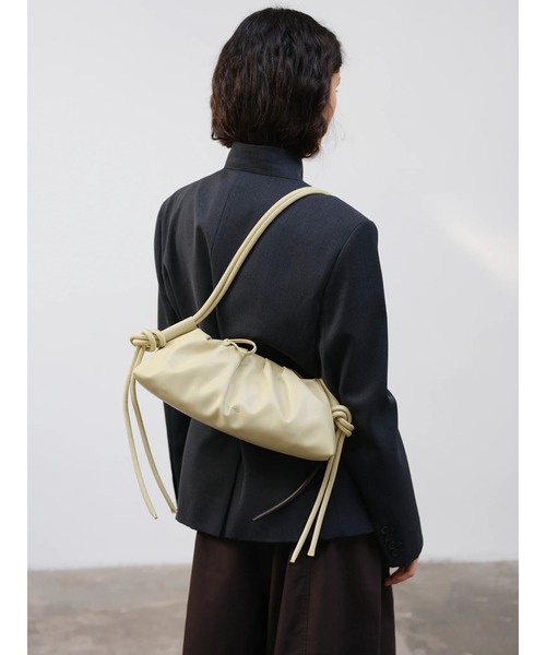 OLEND（オレンド）の「OLEND THE DUMPLING BAG（ハンドバッグ・レディース・ブラック/オリーブ/ライトブラウン/ダークブラウン/ローズ・FREE）」の4枚目の写真