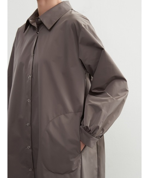 Sew loop（ソーループ）の「後タック長袖チュニックシャツジャケット・シャカシャカ素材ポケット付き（ナイロンジャケット・レディース・アイボリー/モカ/ブラック・M）」の4枚目の写真