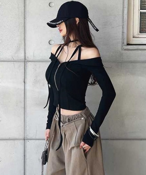 ADDITION STORE(アディションストア)の「\カッコかわいい♪/オフショル フルジップ ロングスリーブ T(Tシャツ/カットソー・レディース・ブラック/ホワイト・LARGE/MEDIUM/SMALL)」の5枚目の写真