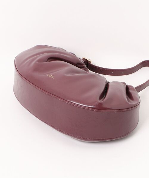 A.P.C.（アーペーセー）の「SAC NINON HOOP（ショルダーバッグ・レディース・ボルドー・ONESIZE）」の3枚目の写真