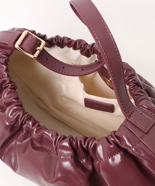 A.P.C.（アーペーセー）の「SAC NINON HOOP（ショルダーバッグ・レディース・ボルドー・ONESIZE）」の4枚目の写真
