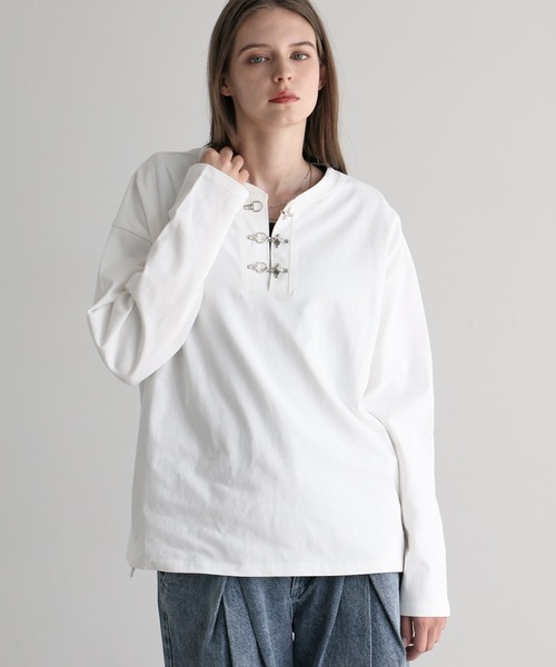 ELLUV(エルブ)の「【ELLUV/エルヴ】ファインコットン ファイヤーマンバックルヘンリーネックロンT(Tシャツ/カットソー・メンズ・ホワイト/ブラック・S/M/L)」の9枚目の写真