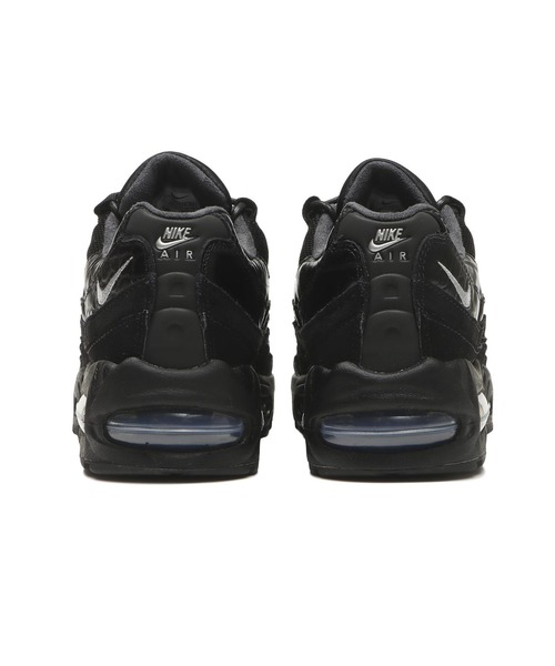 NIKE(ナイキ)の「W AIR MAX 95 BIG BUBBLE SE IV2839-001(スニーカー・レディース・ブラック・25.5cm/25.0cm/24.5cm/24.0cm/23.5cm/23.0cm/29.0cm/28.0cm/27.5cm/27.0cm/26.5cm)」の4枚目の写真