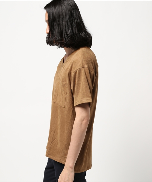 MIND BLOW（マインドブロウ）の「ストレッチフェイクスエードポケットTシャツ/ドロップショルダー（Tシャツ/カットソー・メンズ・キャメル・MEDIUM/LARGE）」の2枚目の写真