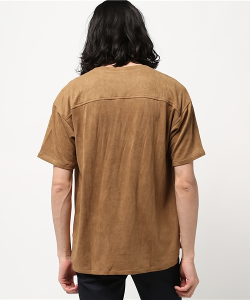 MIND BLOW（マインドブロウ）の「ストレッチフェイクスエードポケットTシャツ/ドロップショルダー（Tシャツ/カットソー・メンズ・キャメル・MEDIUM/LARGE）」の3枚目の写真