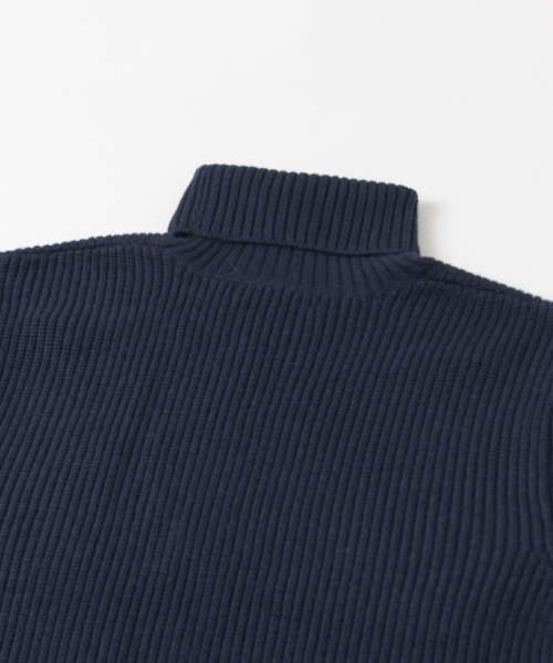 URBAN RESEARCH（アーバンリサーチ）の「UR ウール片畦タートルネック（ニット/セーター・メンズ・ネイビー/ブラック/カーキ/キャメル/オフホワイト/グレー・MEDIUM/LARGE）」の8枚目の写真