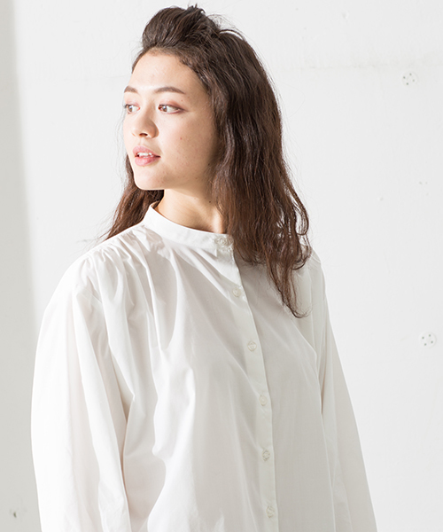 Denime(ドゥニーム)の「ボリュームスリーブシャツ(シャツ/ブラウス・レディース・ブルー/ホワイト・FREE)」の2枚目の写真