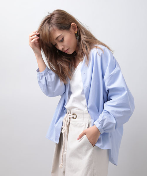 Denime(ドゥニーム)の「ボリュームスリーブシャツ(シャツ/ブラウス・レディース・ブルー/ホワイト・FREE)」の1枚目の写真