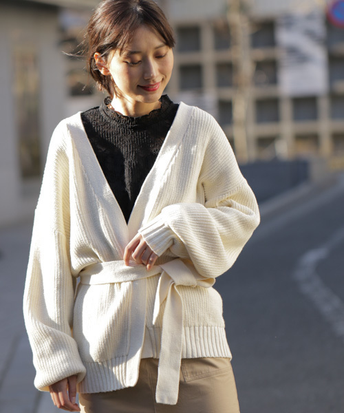 laboratory work（ラボラトリーワーク）の「アゼベルトつきカーデ（カーディガン/ボレロ・レディース・オフホワイト/ベージュ/インディゴブルー・MEDIUM）」の13枚目の写真