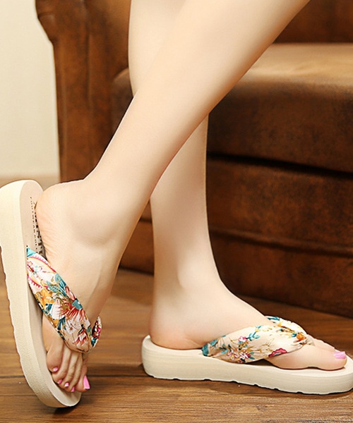 TeddyShop(テディショップ)の「【軽量/滑り止め】柔らか鼻緒でラクチン♪ 厚底 トングサンダル ビーチサンダル レディース(サンダル・レディース・ベージュ系その他/ホワイト/ブラック系その他3/ブラウン/ブラック系その他2/ネイビー/ベージュ系その他2/ブラック系その他/グリーン・36/40/35/38/37/39)」の22枚目の写真