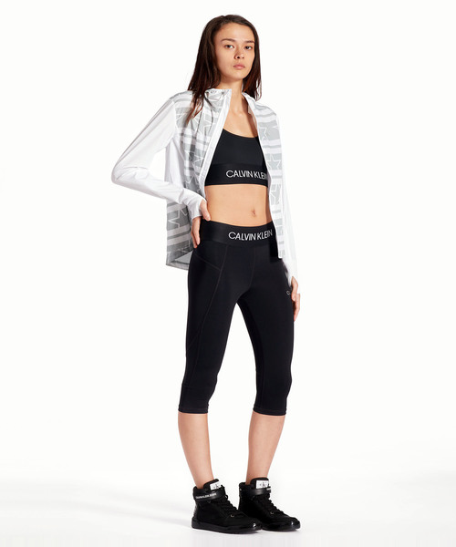 CALVIN KLEIN PERFORMANCE(カルバンクラインパフォーマンス)の「PERFORMANCE スター プリント ウィンドブレイカー ジャケット(ナイロンジャケット・レディース・ブルー・S/M/L)」の4枚目の写真