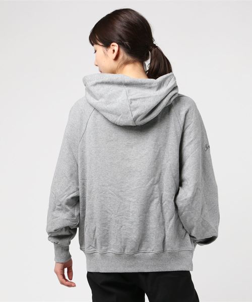archives(アルシーヴ)の「袖刺繍ラグランパーカ(パーカー・レディース・ブラック/パープル/グレー/オフホワイト・MEDIUM)」の6枚目の写真