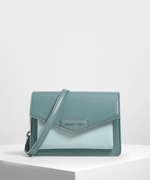CHARLES & KEITH(チャールズ & キース)の「フロントフラップ クロスボディバッグ / Front Flap Crossbody Bag(ショルダーバッグ・レディース・イエロー/ブルーグリーン/ブラック/クリアレッド・S)」の2枚目の写真