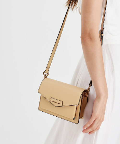 CHARLES & KEITH(チャールズ & キース)の「フロントフラップ クロスボディバッグ / Front Flap Crossbody Bag(ショルダーバッグ・レディース・イエロー/ブルーグリーン/ブラック/クリアレッド・S)」の10枚目の写真