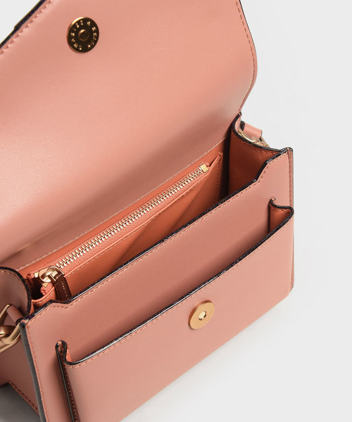 CHARLES & KEITH(チャールズ & キース)の「フロントフラップ クロスボディバッグ / Front Flap Crossbody Bag(ショルダーバッグ・レディース・イエロー/ブルーグリーン/ブラック/クリアレッド・S)」の18枚目の写真
