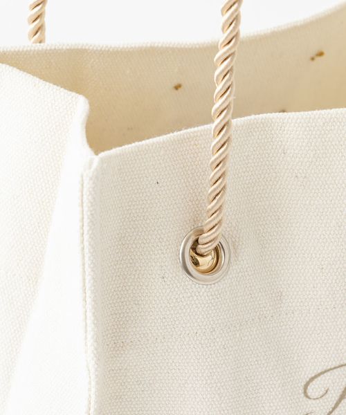 one after another NICE CLAUP(ワンアフターアナザーナイスクラップ)の「【Petite by NICE CLAUP】 スクエアトートバッグ(ショルダーバッグ・レディース・アイボリー/ベージュ・FREE)」の15枚目の写真