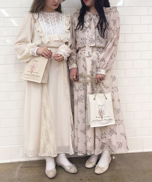 one after another NICE CLAUP(ワンアフターアナザーナイスクラップ)の「【Petite by NICE CLAUP】 スクエアトートバッグ(ショルダーバッグ・レディース・アイボリー/ベージュ・FREE)」の18枚目の写真