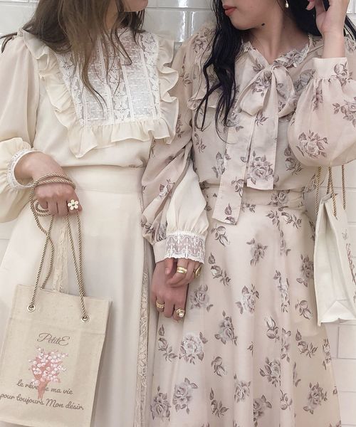 one after another NICE CLAUP(ワンアフターアナザーナイスクラップ)の「【Petite by NICE CLAUP】 スクエアトートバッグ(ショルダーバッグ・レディース・アイボリー/ベージュ・FREE)」の21枚目の写真