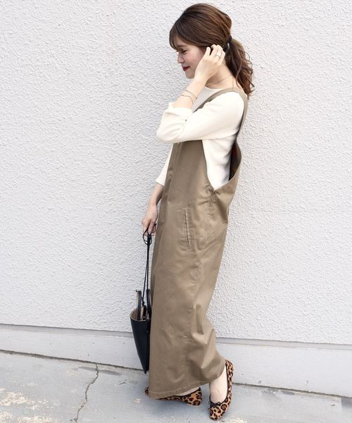 SHIPS（シップス）の「【SHIPS別注】UNIVERSAL OVERALL: Vネックジャンパースカート◇（ワンピース・レディース・ベージュ系その他・ONE SIZE）」の4枚目の写真