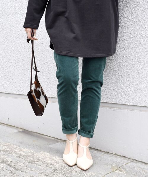 SHIPS（シップス）の「【WEB限定】テーパードコーデュロイパンツ◆（その他パンツ・レディース・ベージュ/オフホワイト/グリーン/ダークグレー/ブルー/ブラック・SMALL/MEDIUM/LARGE/X-SMALL）」の5枚目の写真