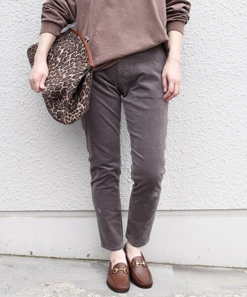 SHIPS（シップス）の「【WEB限定】テーパードコーデュロイパンツ◆（その他パンツ・レディース・ベージュ/オフホワイト/グリーン/ダークグレー/ブルー/ブラック・SMALL/MEDIUM/LARGE/X-SMALL）」の11枚目の写真