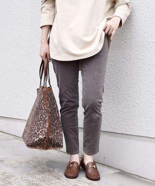 SHIPS（シップス）の「【WEB限定】テーパードコーデュロイパンツ◆（その他パンツ・レディース・ベージュ/オフホワイト/グリーン/ダークグレー/ブルー/ブラック・SMALL/MEDIUM/LARGE/X-SMALL）」の17枚目の写真