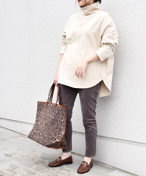 SHIPS（シップス）の「【WEB限定】テーパードコーデュロイパンツ◆（その他パンツ・レディース・ベージュ/オフホワイト/グリーン/ダークグレー/ブルー/ブラック・SMALL/MEDIUM/LARGE/X-SMALL）」の19枚目の写真