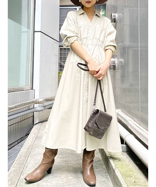 GYDA(ジェイダ)の「フェイクレザーロングシャツワンピ(ワンピース・レディース・ブラック/アイボリー・FREE)」の3枚目の写真
