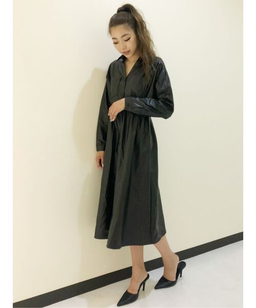 GYDA(ジェイダ)の「フェイクレザーロングシャツワンピ(ワンピース・レディース・ブラック/アイボリー・FREE)」の5枚目の写真
