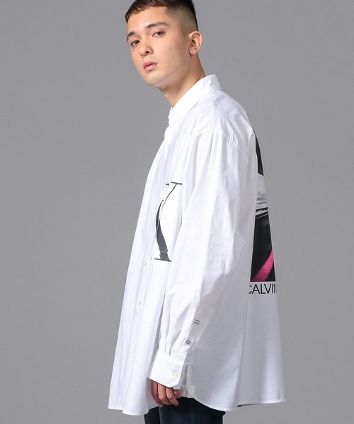 Calvin Klein Jeans（カルヴァンクラインジーンズ）の「CKロゴ グラフィック オーバーサイズ シャツ（シャツ/ブラウス・メンズ・ホワイト/ブラック・S/M/L/XL）」の10枚目の写真