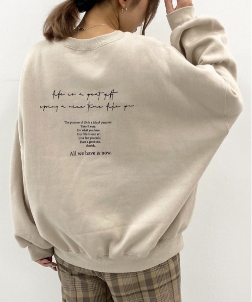 apres jour mignon(アプレジュールミニョン)の「アソートプリント袖ボリュームスウェット【ZOZOTOWN限定アイテム】(スウェット・レディース・ベージュ/その他/ブラウン系その他/グレイッシュベージュ/パープル/クリーム/ダークブルー/ダークブラウン/アイボリー/ブラック系その他/ライトベージュ/ブラック/カーキ/モカ/パープル系その他/ブルー系その他・フリー/X-LARGE)」の8枚目の写真