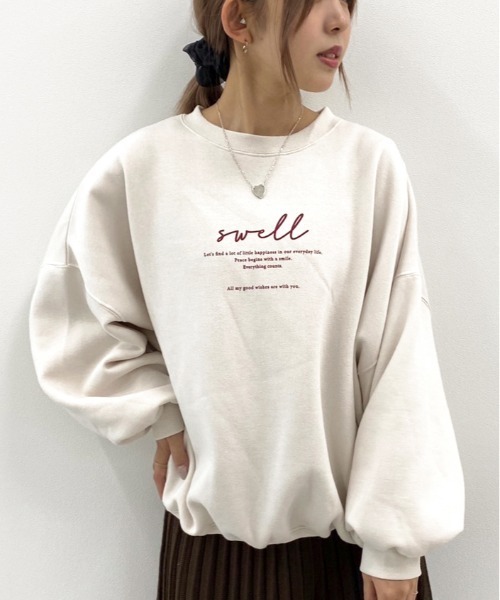 apres jour mignon(アプレジュールミニョン)の「アソートプリント袖ボリュームスウェット【ZOZOTOWN限定アイテム】(スウェット・レディース・ベージュ/その他/ブラウン系その他/グレイッシュベージュ/パープル/クリーム/ダークブルー/ダークブラウン/アイボリー/ブラック系その他/ライトベージュ/ブラック/カーキ/モカ/パープル系その他/ブルー系その他・フリー/X-LARGE)」の2枚目の写真