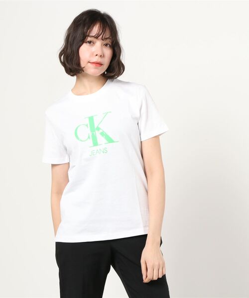Calvin Klein Jeans(カルヴァンクラインジーンズ)の「ネオン ロゴ ショートスリーブ Tシャツ(Tシャツ/カットソー・レディース・ホワイト/ブラック・M/S/L/XS)」の8枚目の写真