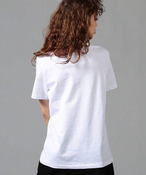 Calvin Klein Jeans(カルヴァンクラインジーンズ)の「ネオン ロゴ ショートスリーブ Tシャツ(Tシャツ/カットソー・レディース・ホワイト/ブラック・M/S/L/XS)」の4枚目の写真