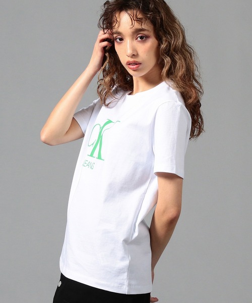 Calvin Klein Jeans(カルヴァンクラインジーンズ)の「ネオン ロゴ ショートスリーブ Tシャツ(Tシャツ/カットソー・レディース・ホワイト/ブラック・M/S/L/XS)」の5枚目の写真