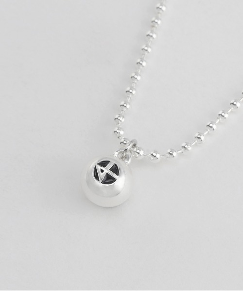 NONENON(ノンノン)の「【NONENON】BILLIARD BALL LOGO NECKLACE / ノンノン ビリヤード ボール ロゴ ネックレス(ネックレス・メンズ・シルバー/ゴールド・SMALL/MEDIUM/LARGE)」の3枚目の写真