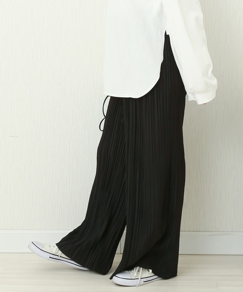 CHARM BERRY TIC(チャームベリーチック)の「ランダムプリーツパンツ(その他パンツ・レディース・ブルー/モカ/アイボリー/ピンク/ブラック・M/L)」の2枚目の写真