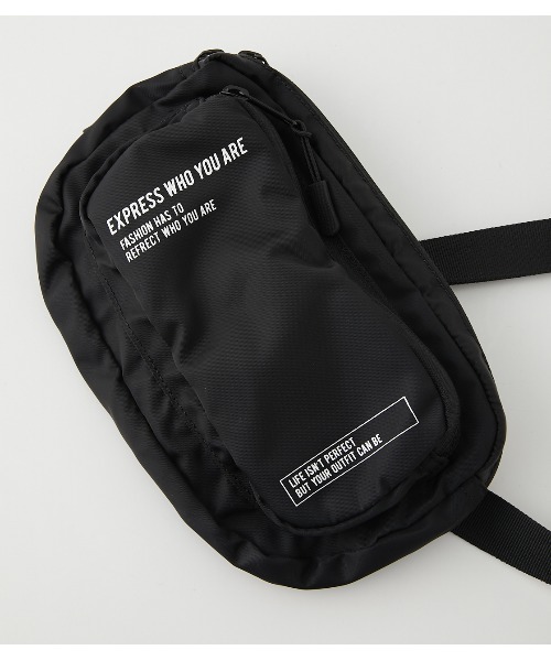 AZUL by moussy(アズールバイマウジー)の「LOGO MESSAGE MINI BODY BAG/ロゴメッセージミニボディバッグ(ショルダーバッグ・メンズ・ブラック・FREE)」の3枚目の写真