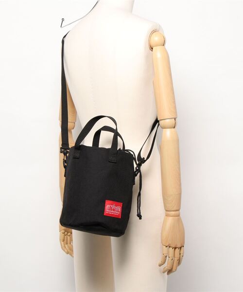 Manhattan Portage(マンハッタンポーテージ)の「Iona Island Shoulder Bag(ショルダーバッグ・メンズ・ブラック・X-SMALL)」の6枚目の写真