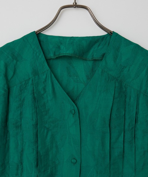 CIAOPANIC(チャオパニック)の「リーフ柄ジャガードノースリーブタックシャツ(シャツ/ブラウス・レディース・ブラック/グリーン・FREE)」の4枚目の写真