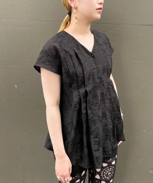 CIAOPANIC(チャオパニック)の「リーフ柄ジャガードノースリーブタックシャツ(シャツ/ブラウス・レディース・ブラック/グリーン・FREE)」の17枚目の写真