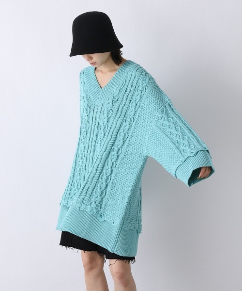 JEANASIS(ジーナシス)の「ダメージケーブルBIGVニット/958383(ニット/セーター・レディース・アイボリー/ブラック/ブルー・FREE)」の3枚目の写真