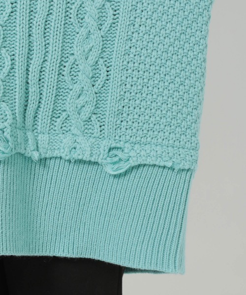 JEANASIS(ジーナシス)の「ダメージケーブルBIGVニット/958383(ニット/セーター・レディース・アイボリー/ブラック/ブルー・FREE)」の9枚目の写真