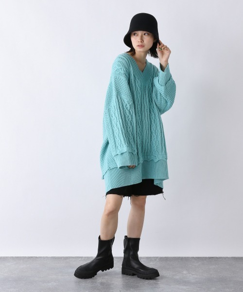 JEANASIS(ジーナシス)の「ダメージケーブルBIGVニット/958383(ニット/セーター・レディース・アイボリー/ブラック/ブルー・FREE)」の10枚目の写真