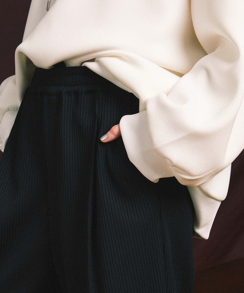 MAISON SPECIAL（メゾンスペシャル）の「《ユニセックスアイテム》オメガリブピンタックワイドパンツ 【MAISON SPECIAL/メゾンスペシャル】■セットアップ対応■（その他パンツ・メンズ・チャコールグレー/ブラック/パープル/ブルー/グリーン/ミント/グレイッシュベージュ/サックスブルー・1/0）」の9枚目の写真