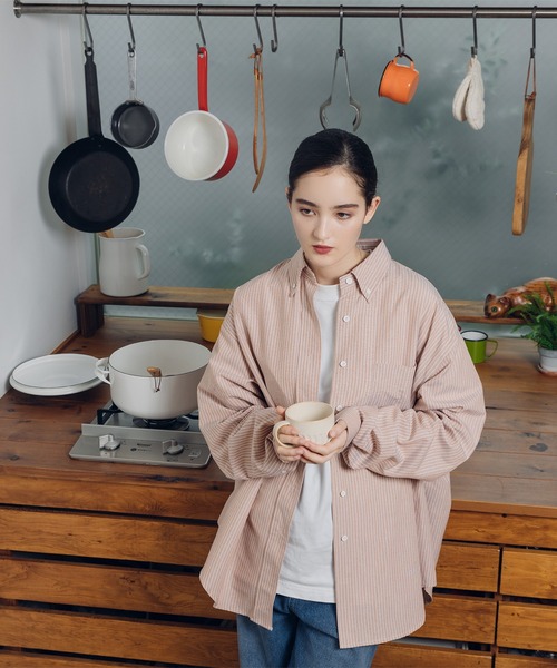 MUHET（ミュエータ）の「レギュラーカラービッグシャツ（シャツ/ブラウス・レディース・ベージュ/オフホワイト/サックスブルー/グリーン・SMALL/MEDIUM/LARGE）」の3枚目の写真