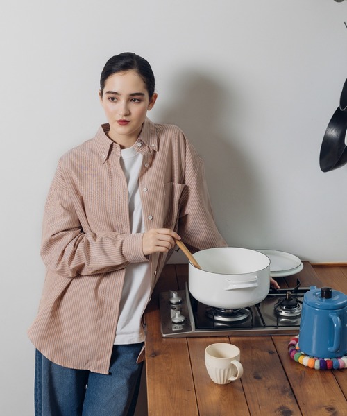 MUHET（ミュエータ）の「レギュラーカラービッグシャツ（シャツ/ブラウス・レディース・ベージュ/オフホワイト/サックスブルー/グリーン・SMALL/MEDIUM/LARGE）」の6枚目の写真