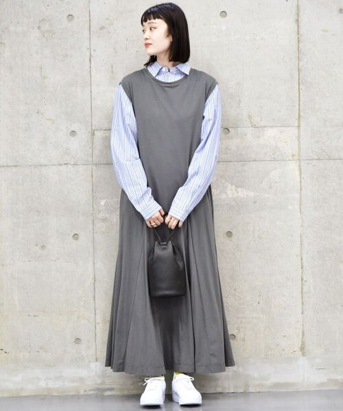 SHIPS（シップス）の「SHIPS: レザー 巾着バッグ（エコバッグ/サブバッグ・メンズ・ブラック/ダークグレー・ONE SIZE）」の6枚目の写真