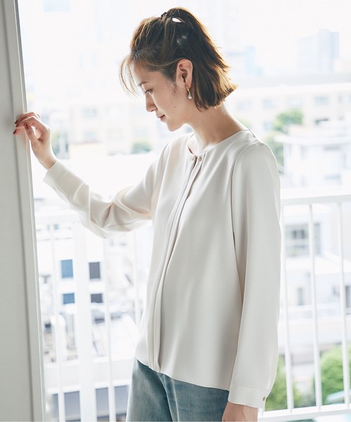 RIVE DROITE（リヴドロワ）の「女性らしい上品シルエットが魅力　フロントパーツブラウス（シャツ/ブラウス・レディース・アイボリー/ピンクベージュ/カーキ/ネイビー・38）」の6枚目の写真